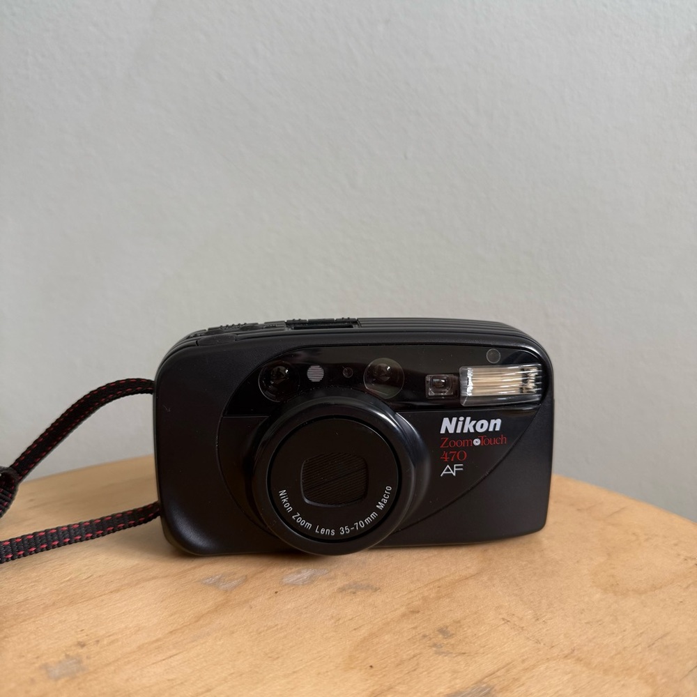 NIKON ZOOM TOUCH 470 AF FILM CAMERA